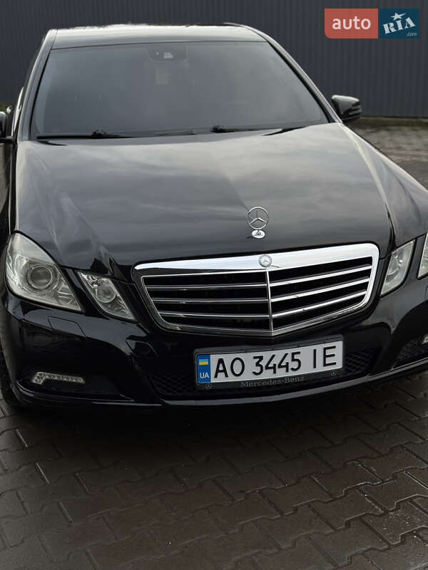 Седан Mercedes-Benz E-Class 2009 в Иршаве