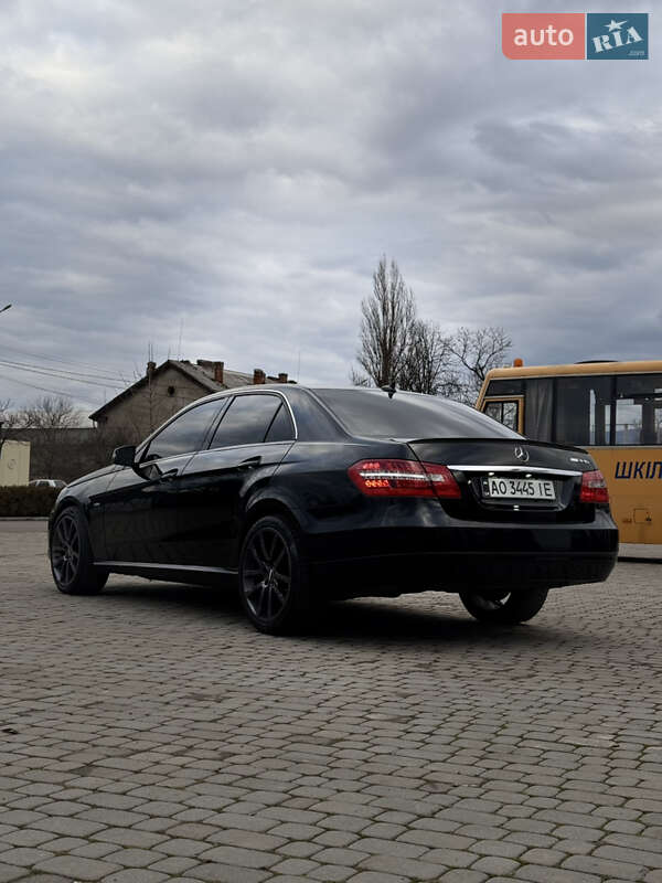 Седан Mercedes-Benz E-Class 2009 в Иршаве
