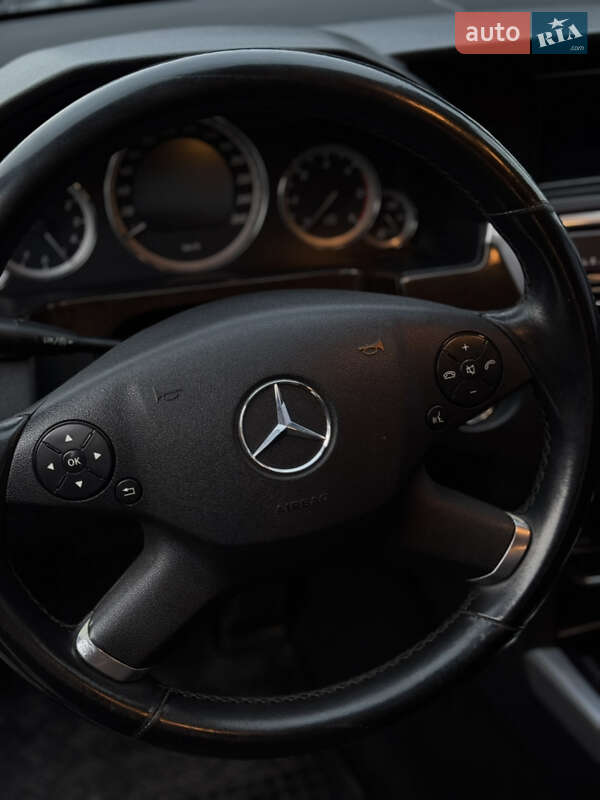 Седан Mercedes-Benz E-Class 2009 в Иршаве