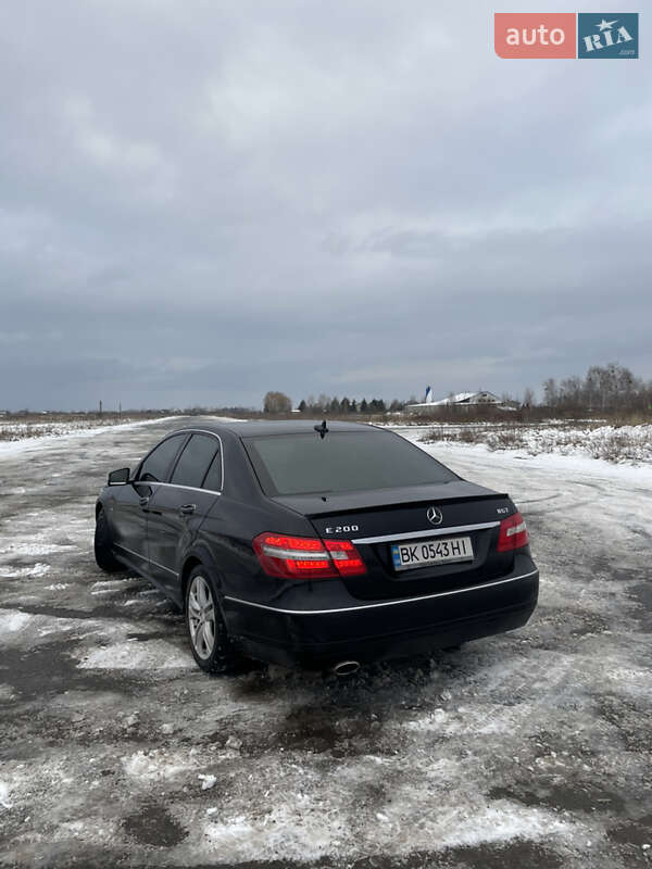 Седан Mercedes-Benz E-Class 2011 в Березному