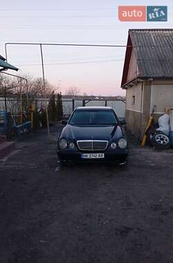 Седан Mercedes-Benz E-Class 2000 в Острозі