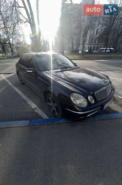 Седан Mercedes-Benz E-Class 2003 в Дніпрі