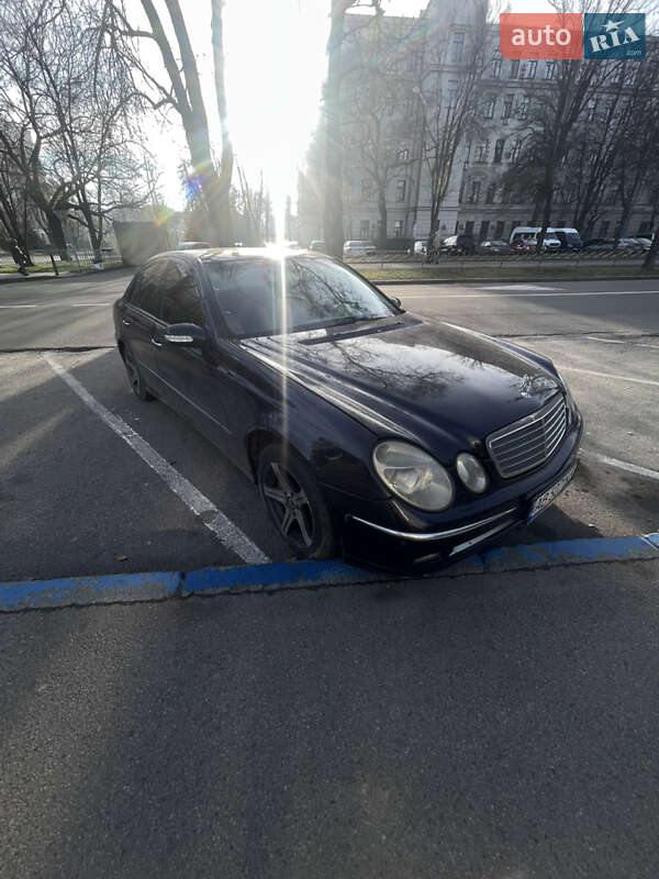 Седан Mercedes-Benz E-Class 2003 в Дніпрі