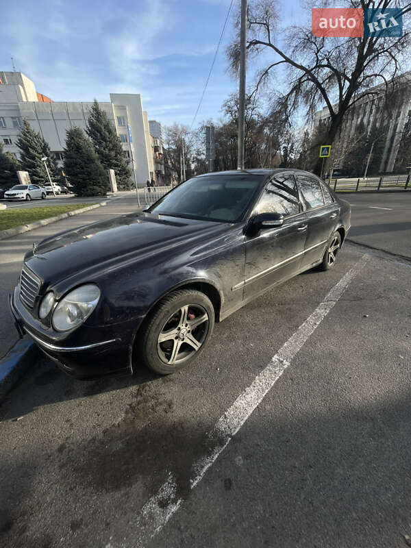 Седан Mercedes-Benz E-Class 2003 в Днепре