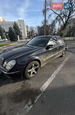 Седан Mercedes-Benz E-Class 2003 в Дніпрі