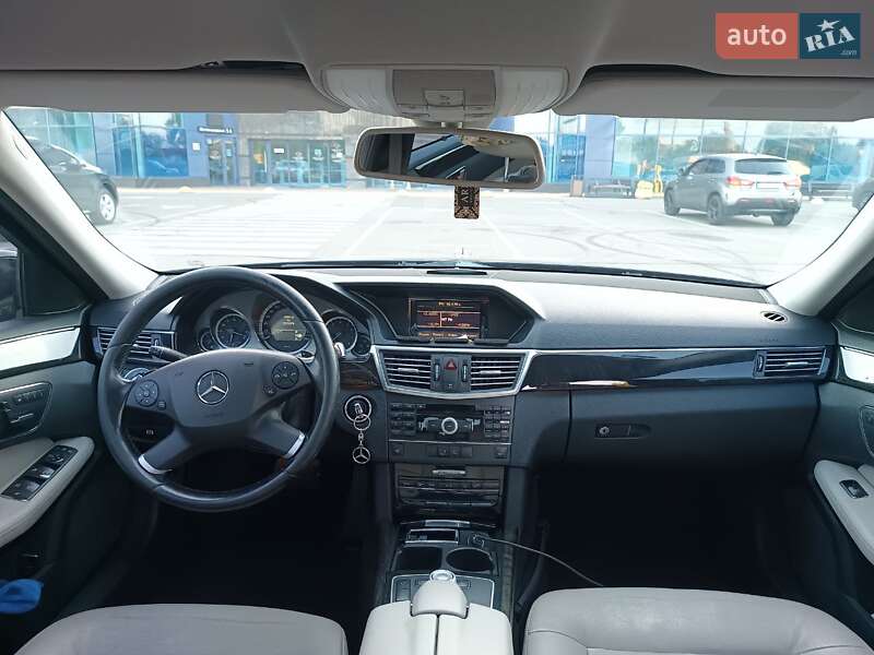 Седан Mercedes-Benz E-Class 2009 в Киеве