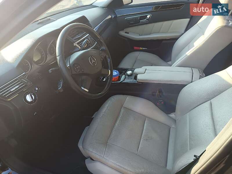 Седан Mercedes-Benz E-Class 2009 в Киеве
