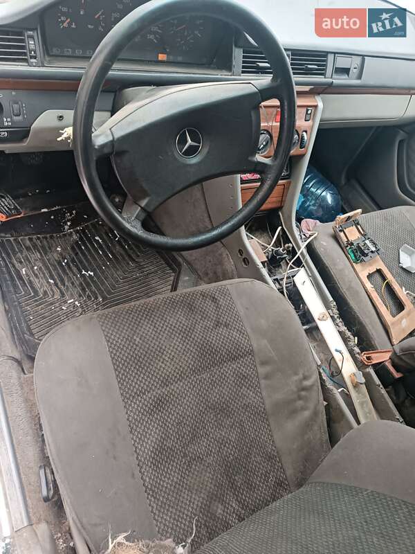 Седан Mercedes-Benz E-Class 1992 в Николаеве