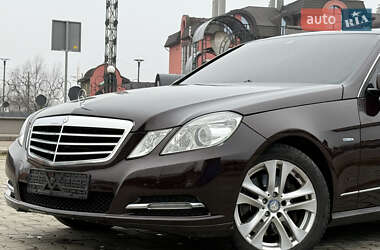 Седан Mercedes-Benz E-Class 2010 в Львові