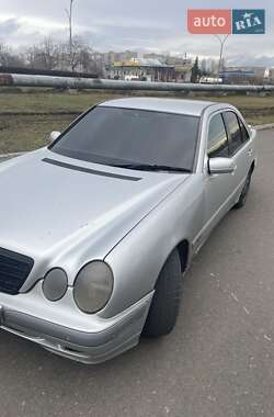 Седан Mercedes-Benz E-Class 2001 в Южноукраїнську