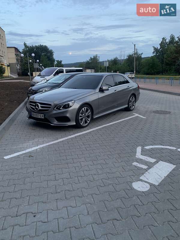 Седан Mercedes-Benz E-Class 2014 в Могилів-Подільському