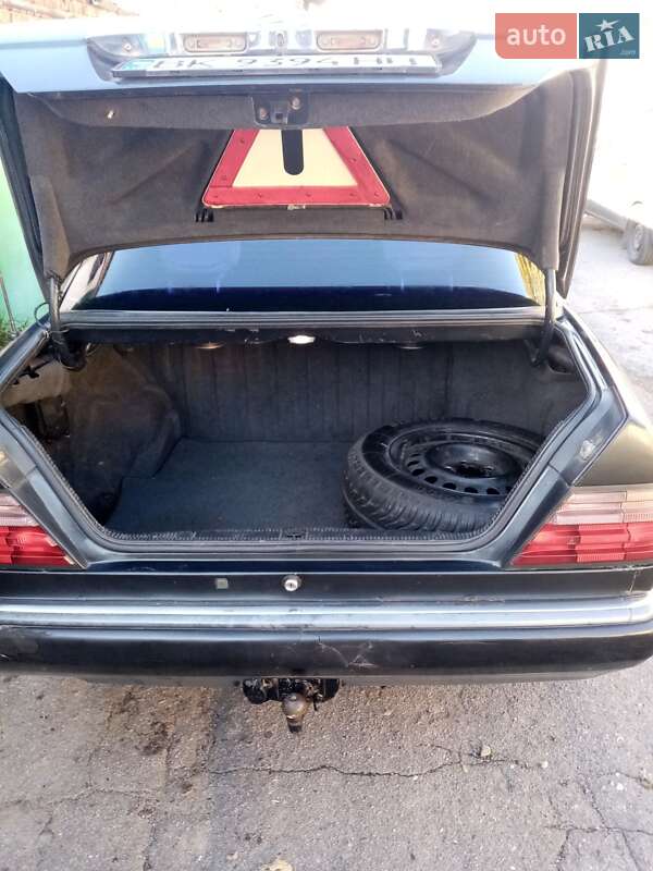 Седан Mercedes-Benz E-Class 1995 в Ровно