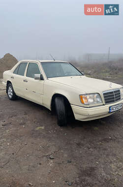 Седан Mercedes-Benz E-Class 1994 в Горохові