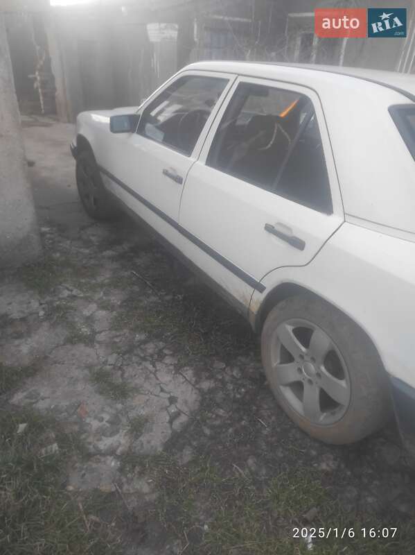 Седан Mercedes-Benz E-Class 1986 в Белгороде-Днестровском