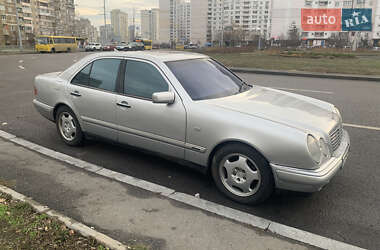 Седан Mercedes-Benz E-Class 1998 в Києві