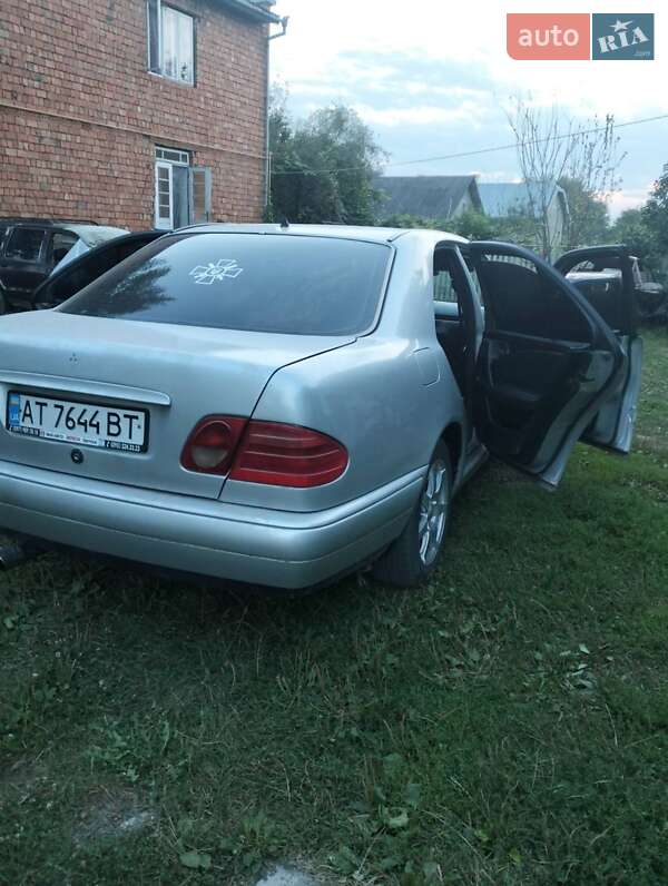 Седан Mercedes-Benz E-Class 1996 в Чернівцях