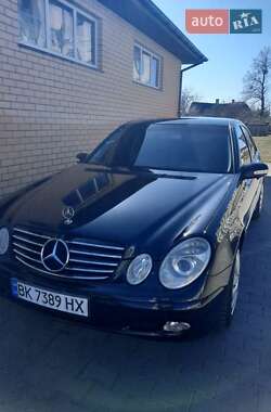 Седан Mercedes-Benz E-Class 2003 в Дубровиці