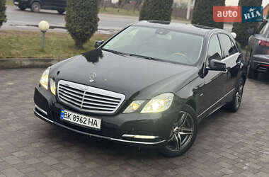 Седан Mercedes-Benz E-Class 2011 в Сарнах