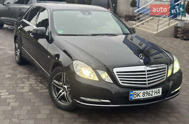 Седан Mercedes-Benz E-Class 2011 в Сарнах