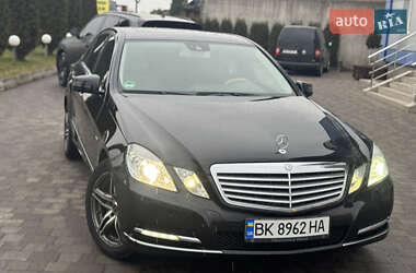 Седан Mercedes-Benz E-Class 2011 в Сарнах