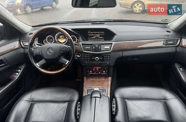 Седан Mercedes-Benz E-Class 2011 в Сарнах