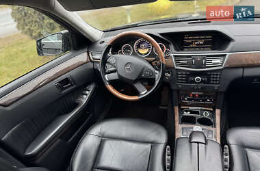 Седан Mercedes-Benz E-Class 2011 в Сарнах