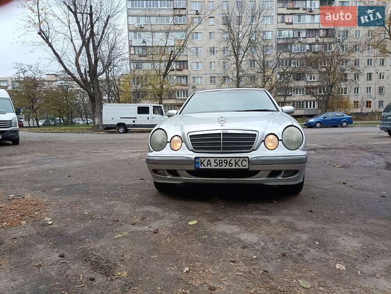 Седан Mercedes-Benz E-Class 2001 в Киеве