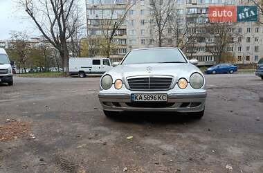 Седан Mercedes-Benz E-Class 2001 в Киеве