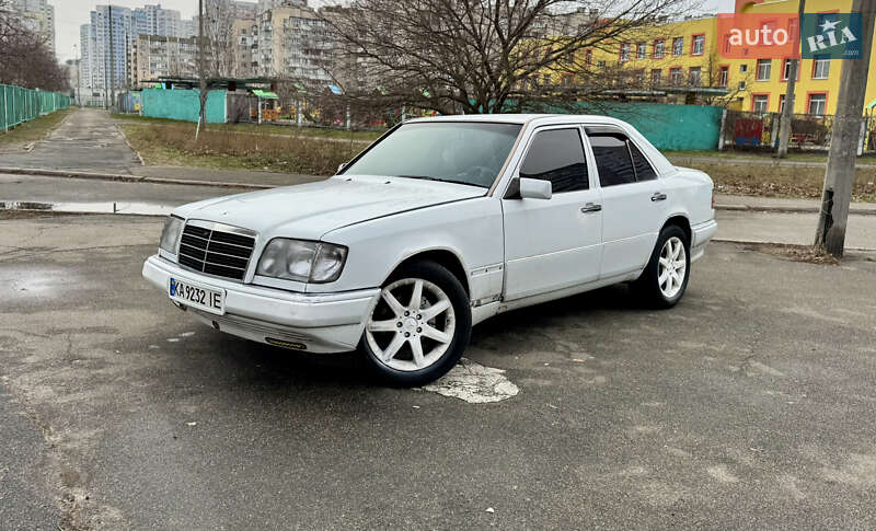 Седан Mercedes-Benz E-Class 1994 в Киеве