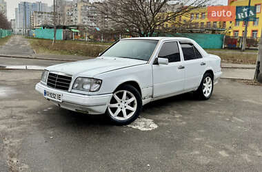 Седан Mercedes-Benz E-Class 1994 в Киеве