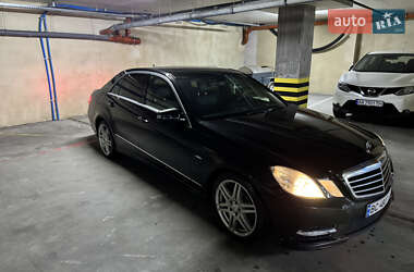 Седан Mercedes-Benz E-Class 2012 в Львове