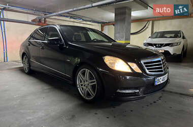 Седан Mercedes-Benz E-Class 2012 в Львове