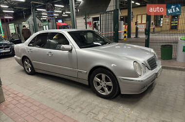 Седан Mercedes-Benz E-Class 2001 в Дрогобичі