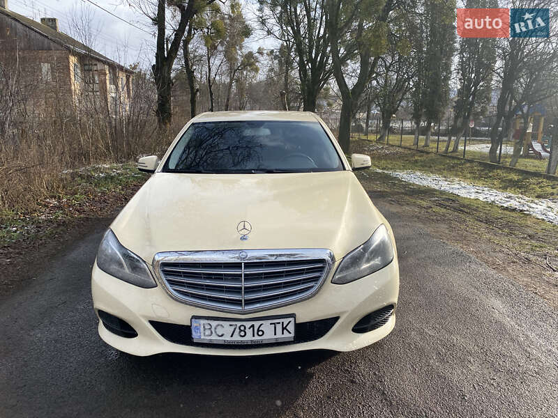 Седан Mercedes-Benz E-Class 2015 в Львове