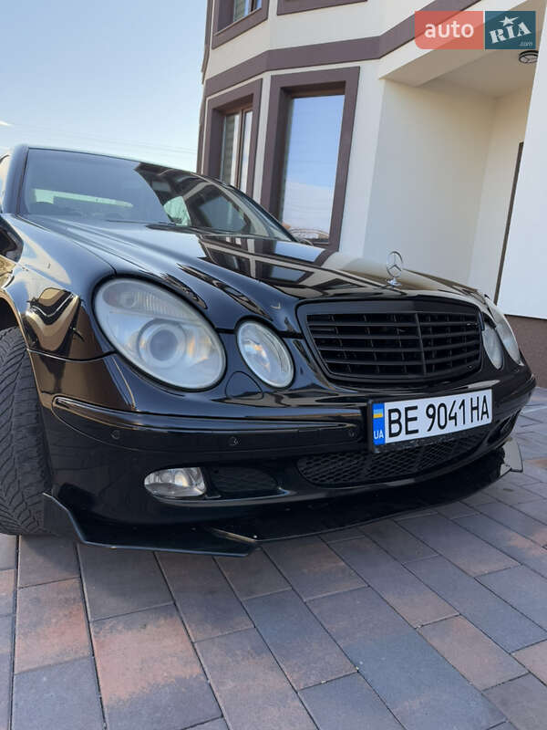 Седан Mercedes-Benz E-Class 2004 в Миколаєві