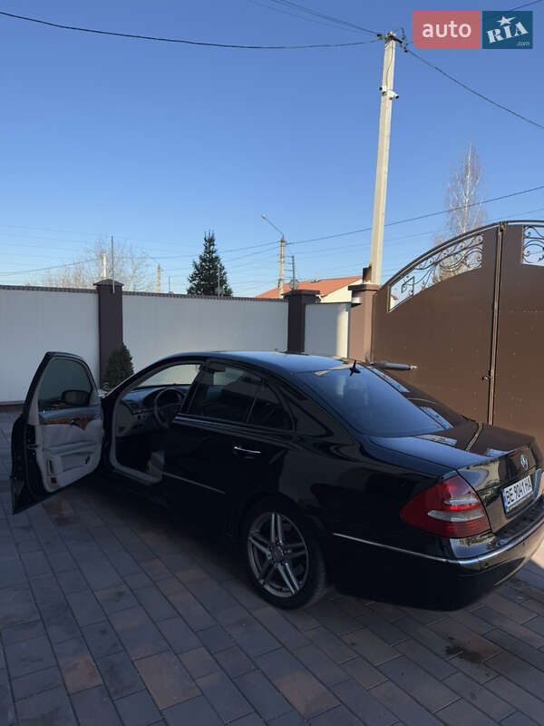 Седан Mercedes-Benz E-Class 2004 в Миколаєві