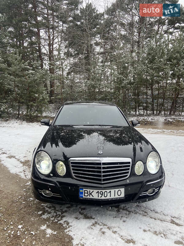 Седан Mercedes-Benz E-Class 2007 в Вараше