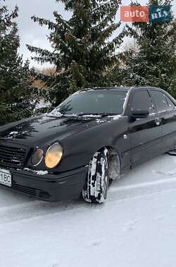 Седан Mercedes-Benz E-Class 1998 в Чернівцях