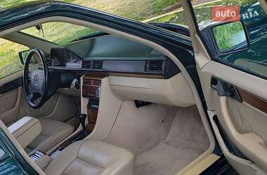 Седан Mercedes-Benz E-Class 1995 в Ровно