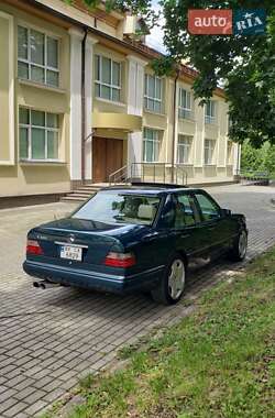 Седан Mercedes-Benz E-Class 1995 в Ровно