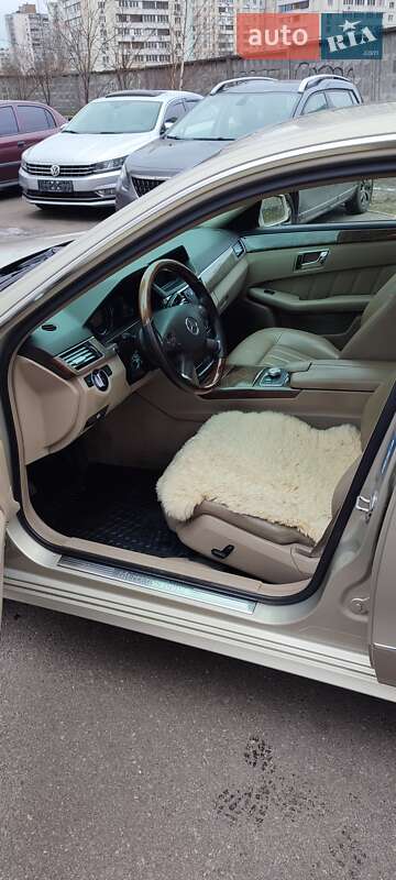 Седан Mercedes-Benz E-Class 2011 в Киеве