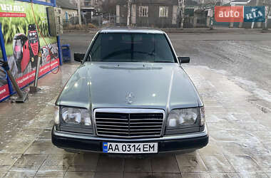 Седан Mercedes-Benz E-Class 1986 в Первомайську