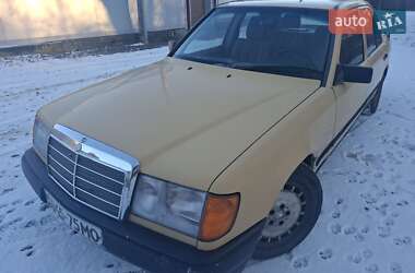 Седан Mercedes-Benz E-Class 1985 в Чернівцях