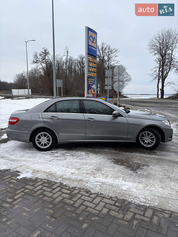 Седан Mercedes-Benz E-Class 2010 в Гайсине