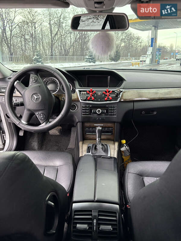 Седан Mercedes-Benz E-Class 2010 в Гайсине