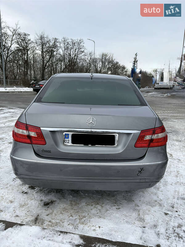 Седан Mercedes-Benz E-Class 2010 в Гайсине