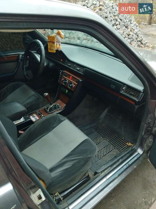 Седан Mercedes-Benz E-Class 1994 в Первомайске