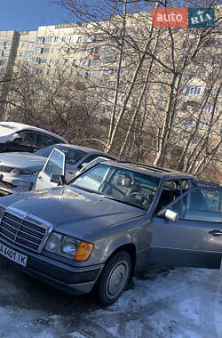 Седан Mercedes-Benz E-Class 1990 в 