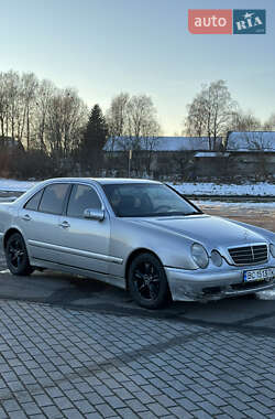 Седан Mercedes-Benz E-Class 2000 в Львові