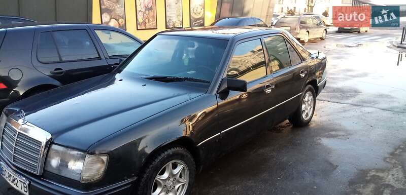 Седан Mercedes-Benz E-Class 1988 в Львове